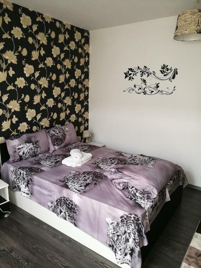 White Black Rooms Hunedoara Exterior foto